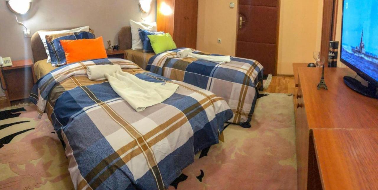 Room In Guest Room - Hotel Square Skopje Macedonia Exterior foto