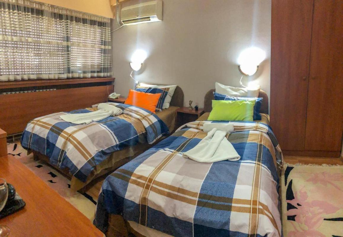 Room In Guest Room - Hotel Square Skopje Macedonia Exterior foto