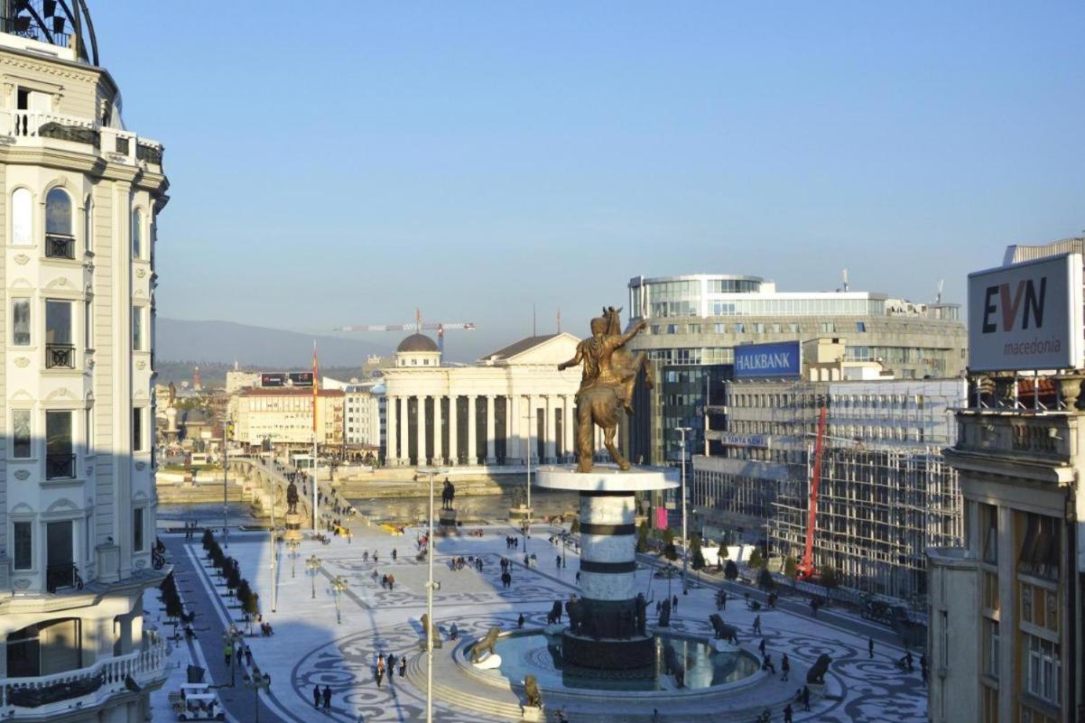 Room In Guest Room - Hotel Square Skopje Macedonia Exterior foto