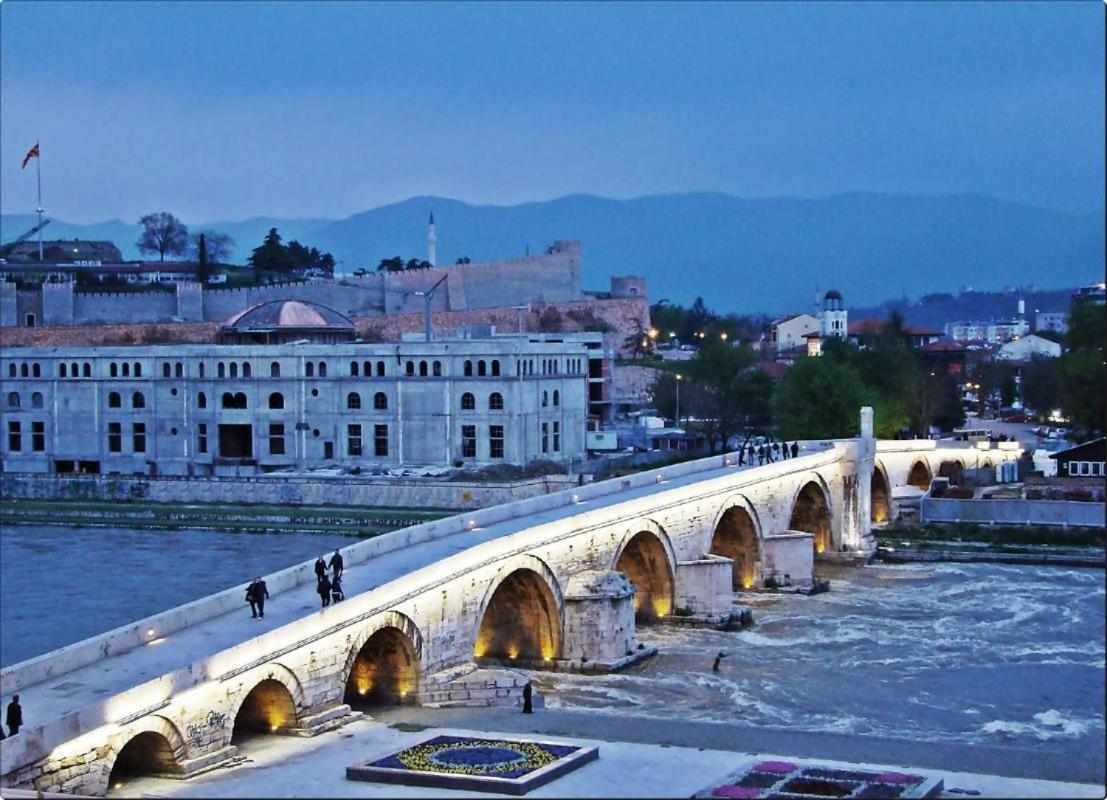 Room In Guest Room - Hotel Square Skopje Macedonia Exterior foto