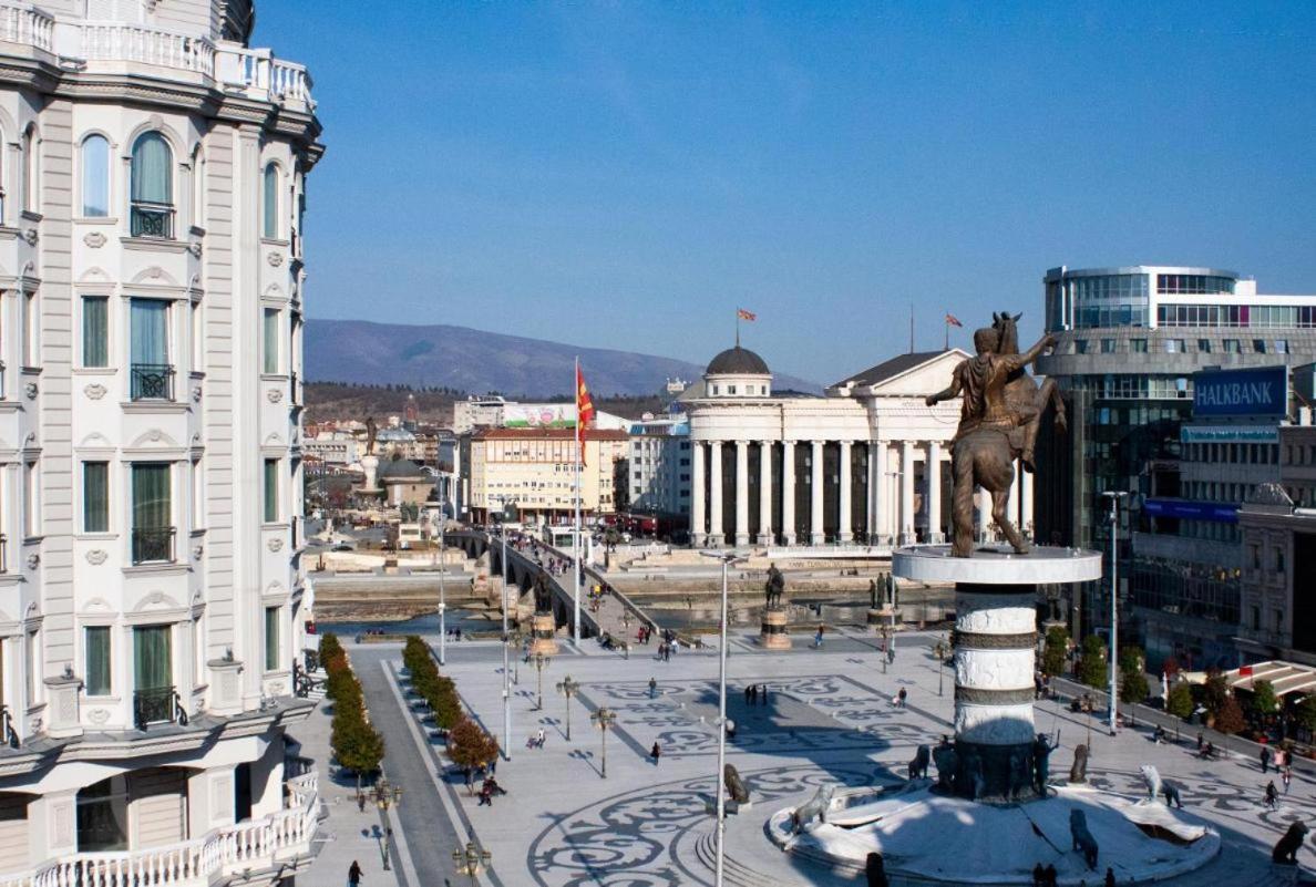 Room In Guest Room - Hotel Square Skopje Macedonia Exterior foto