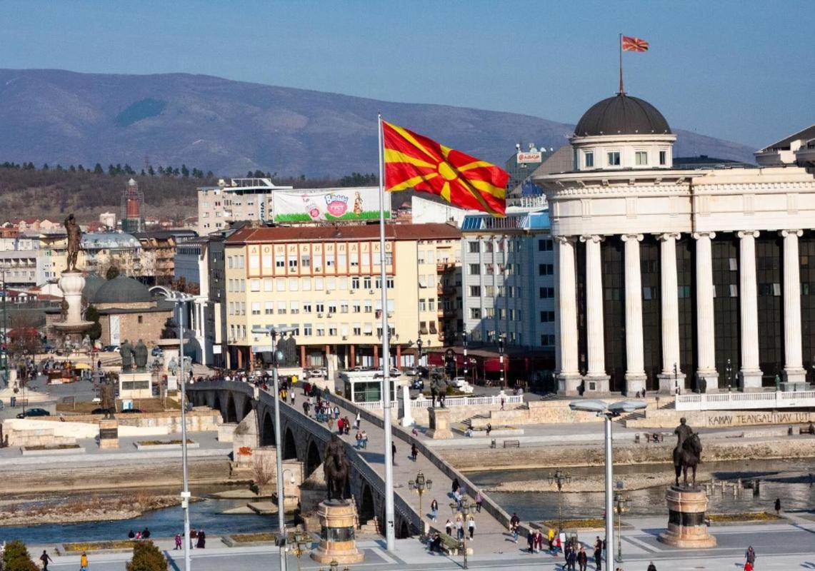 Room In Guest Room - Hotel Square Skopje Macedonia Exterior foto